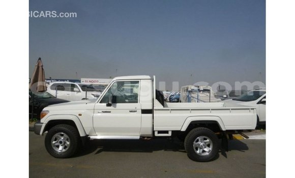 Sayi Imported Toyota Land Cruiser White Mota in Import - Dubai a Burkina Faso Sayi Imported Toyota Land Cruiser White Mota in Import - Dubai a Burkina Faso