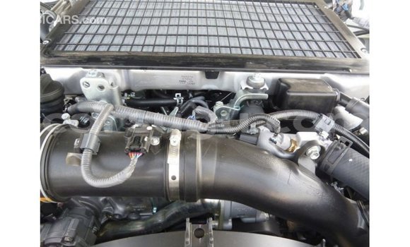 Sayi Imported Toyota Land Cruiser White Mota in Import - Dubai a Burkina Faso Sayi Imported Toyota Land Cruiser White Mota in Import - Dubai a Burkina Faso