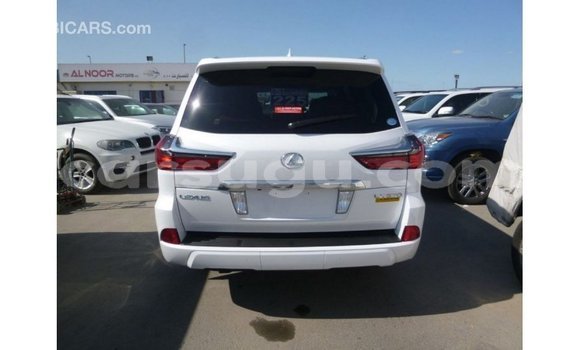 Sayi Imported Lexus LX White Mota in Import - Dubai a Burkina Faso Sayi Imported Lexus LX White Mota in Import - Dubai a Burkina Faso