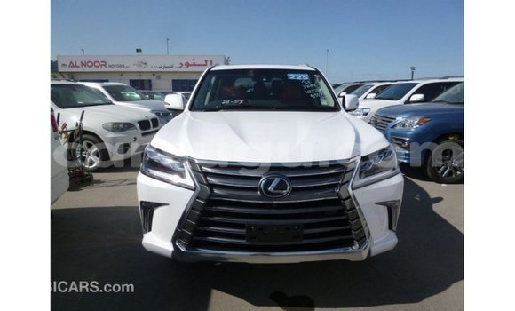 Sayi Imported Lexus LX White Mota in Import - Dubai a Burkina Faso Sayi Imported Lexus LX White Mota in Import - Dubai a Burkina Faso