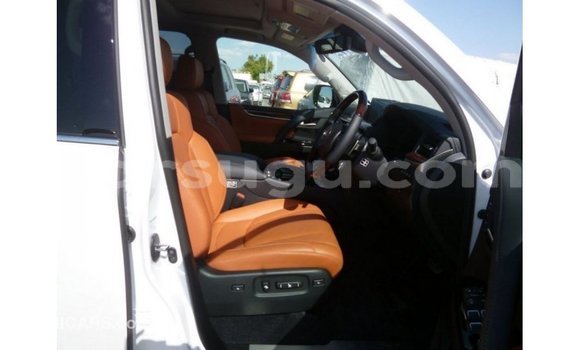 Sayi Imported Lexus LX White Mota in Import - Dubai a Burkina Faso Sayi Imported Lexus LX White Mota in Import - Dubai a Burkina Faso