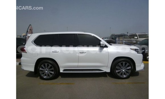 Sayi Imported Lexus LX White Mota in Import - Dubai a Burkina Faso Sayi Imported Lexus LX White Mota in Import - Dubai a Burkina Faso