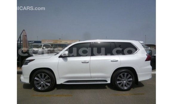 Sayi Imported Lexus LX White Mota in Import - Dubai a Burkina Faso Sayi Imported Lexus LX White Mota in Import - Dubai a Burkina Faso