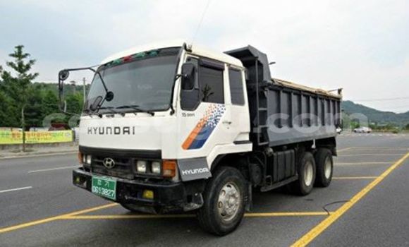 Acheter Neuf Voiture Hyundai Santa Fe Noir à Ouagadougou, Burkina-Faso Acheter Neuf Voiture Hyundai Santa Fe Noir à Ouagadougou, Burkina-Faso
