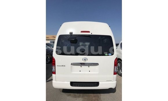Sayi Imported Toyota Hiace White Mota in Import - Dubai a Burkina Faso Sayi Imported Toyota Hiace White Mota in Import - Dubai a Burkina Faso