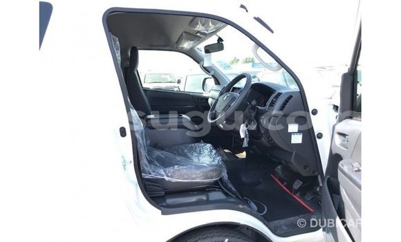 Sayi Imported Toyota Hiace White Mota in Import - Dubai a Burkina Faso Sayi Imported Toyota Hiace White Mota in Import - Dubai a Burkina Faso