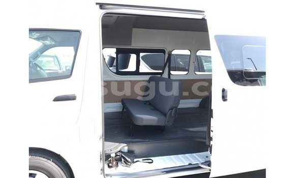 Sayi Imported Toyota Hiace White Mota in Import - Dubai a Burkina Faso Sayi Imported Toyota Hiace White Mota in Import - Dubai a Burkina Faso