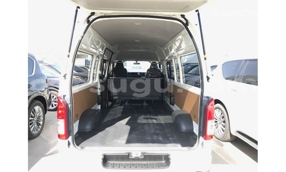 Sayi Imported Toyota Hiace White Mota in Import - Dubai a Burkina Faso Sayi Imported Toyota Hiace White Mota in Import - Dubai a Burkina Faso