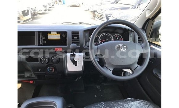 Sayi Imported Toyota Hiace White Mota in Import - Dubai a Burkina Faso Sayi Imported Toyota Hiace White Mota in Import - Dubai a Burkina Faso