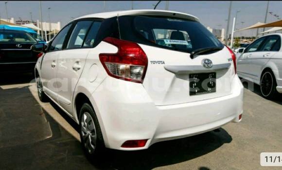 Acheter Neuf Voiture Toyota Yaris Blanc à Ouagadougou, Burkina-Faso Acheter Neuf Voiture Toyota Yaris Blanc à Ouagadougou, Burkina-Faso