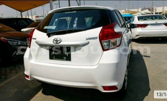 Acheter Neuf Voiture Toyota Yaris Blanc à Ouagadougou, Burkina-Faso Acheter Neuf Voiture Toyota Yaris Blanc à Ouagadougou, Burkina-Faso