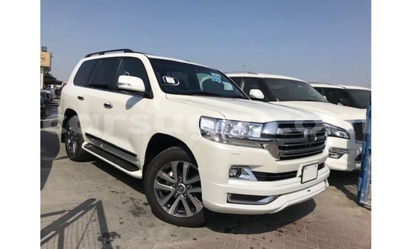 Sayi Imported Toyota Land Cruiser White Mota in Import - Dubai a Burkina Faso Sayi Imported Toyota Land Cruiser White Mota in Import - Dubai a Burkina Faso