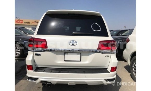 Sayi Imported Toyota Land Cruiser White Mota in Import - Dubai a Burkina Faso Sayi Imported Toyota Land Cruiser White Mota in Import - Dubai a Burkina Faso