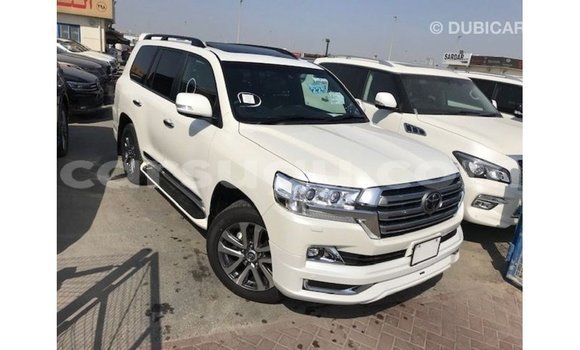 Sayi Imported Toyota Land Cruiser White Mota in Import - Dubai a Burkina Faso Sayi Imported Toyota Land Cruiser White Mota in Import - Dubai a Burkina Faso