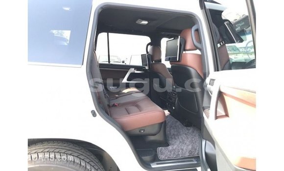 Sayi Imported Toyota Land Cruiser White Mota in Import - Dubai a Burkina Faso Sayi Imported Toyota Land Cruiser White Mota in Import - Dubai a Burkina Faso