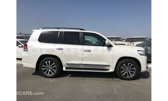 Sayi Imported Toyota Land Cruiser White Mota in Import - Dubai a Burkina Faso Sayi Imported Toyota Land Cruiser White Mota in Import - Dubai a Burkina Faso