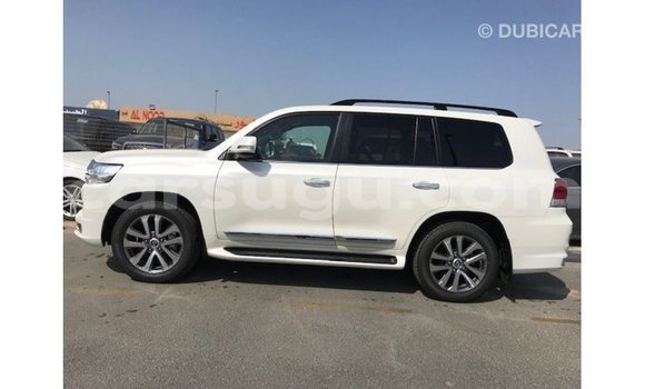 Sayi Imported Toyota Land Cruiser White Mota in Import - Dubai a Burkina Faso Sayi Imported Toyota Land Cruiser White Mota in Import - Dubai a Burkina Faso