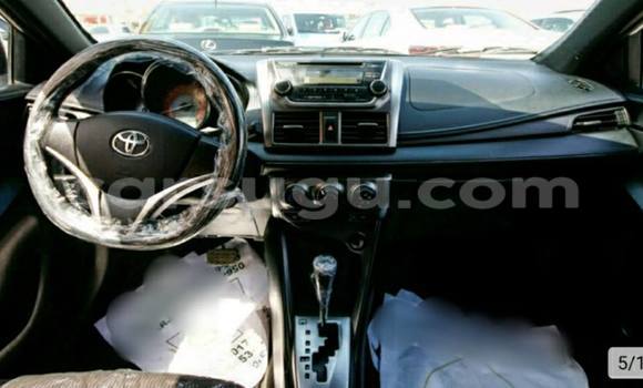 Acheter Neuf Voiture Toyota Yaris Blanc à Ouagadougou, Burkina-Faso Acheter Neuf Voiture Toyota Yaris Blanc à Ouagadougou, Burkina-Faso
