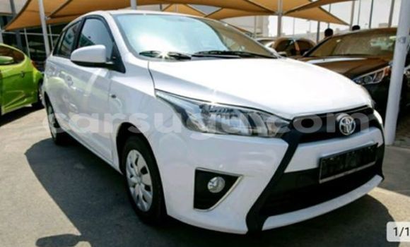 Acheter Neuf Voiture Toyota Yaris Blanc à Ouagadougou, Burkina-Faso Acheter Neuf Voiture Toyota Yaris Blanc à Ouagadougou, Burkina-Faso
