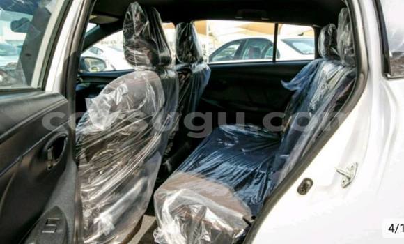Acheter Neuf Voiture Toyota Yaris Blanc à Ouagadougou, Burkina-Faso Acheter Neuf Voiture Toyota Yaris Blanc à Ouagadougou, Burkina-Faso