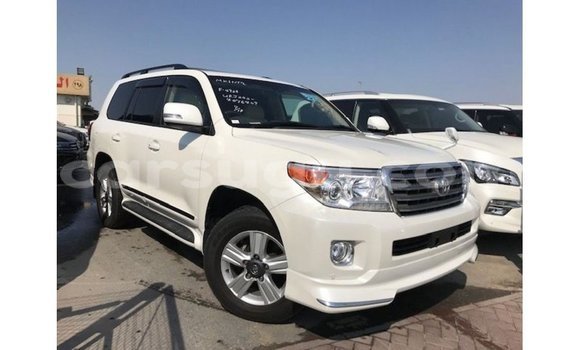 Sayi Imported Toyota Land Cruiser White Mota in Import - Dubai a Burkina Faso Sayi Imported Toyota Land Cruiser White Mota in Import - Dubai a Burkina Faso