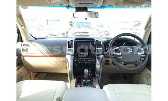 Sayi Imported Toyota Land Cruiser White Mota in Import - Dubai a Burkina Faso Sayi Imported Toyota Land Cruiser White Mota in Import - Dubai a Burkina Faso