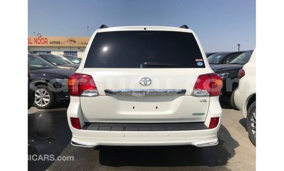 Sayi Imported Toyota Land Cruiser White Mota in Import - Dubai a Burkina Faso Sayi Imported Toyota Land Cruiser White Mota in Import - Dubai a Burkina Faso