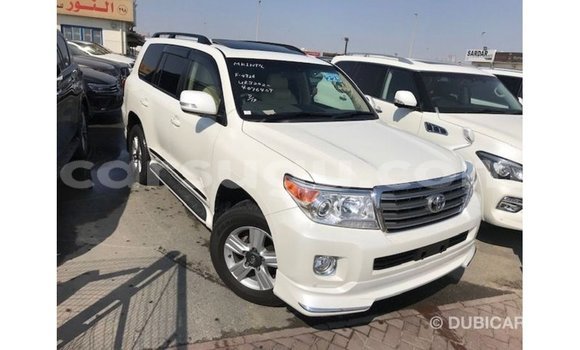 Sayi Imported Toyota Land Cruiser White Mota in Import - Dubai a Burkina Faso Sayi Imported Toyota Land Cruiser White Mota in Import - Dubai a Burkina Faso
