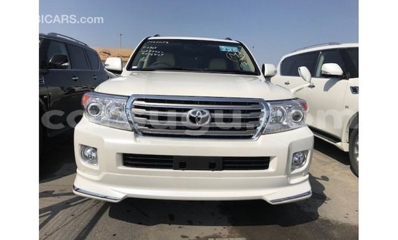 Sayi Imported Toyota Land Cruiser White Mota in Import - Dubai a Burkina Faso Sayi Imported Toyota Land Cruiser White Mota in Import - Dubai a Burkina Faso