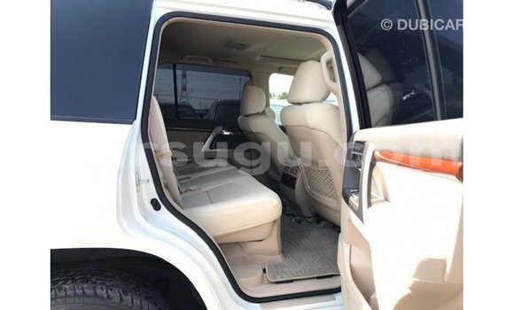 Sayi Imported Toyota Land Cruiser White Mota in Import - Dubai a Burkina Faso Sayi Imported Toyota Land Cruiser White Mota in Import - Dubai a Burkina Faso