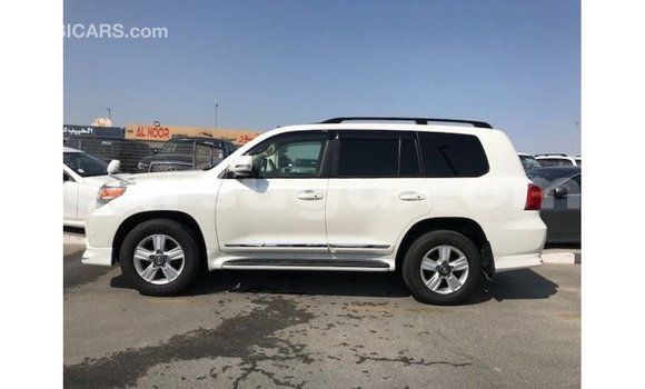 Sayi Imported Toyota Land Cruiser White Mota in Import - Dubai a Burkina Faso Sayi Imported Toyota Land Cruiser White Mota in Import - Dubai a Burkina Faso