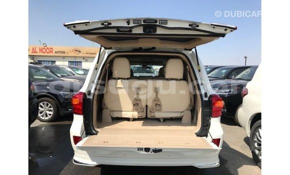 Sayi Imported Toyota Land Cruiser White Mota in Import - Dubai a Burkina Faso Sayi Imported Toyota Land Cruiser White Mota in Import - Dubai a Burkina Faso