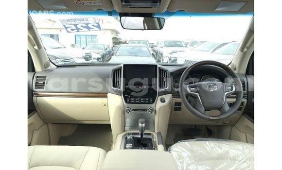 Sayi Imported Toyota Land Cruiser White Mota in Import - Dubai a Burkina Faso Sayi Imported Toyota Land Cruiser White Mota in Import - Dubai a Burkina Faso