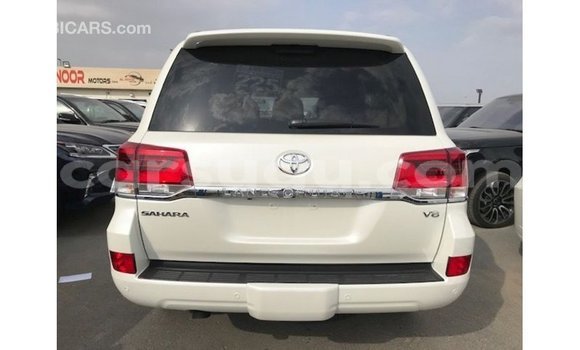 Sayi Imported Toyota Land Cruiser White Mota in Import - Dubai a Burkina Faso Sayi Imported Toyota Land Cruiser White Mota in Import - Dubai a Burkina Faso