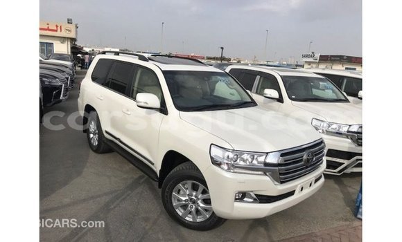 Sayi Imported Toyota Land Cruiser White Mota in Import - Dubai a Burkina Faso Sayi Imported Toyota Land Cruiser White Mota in Import - Dubai a Burkina Faso