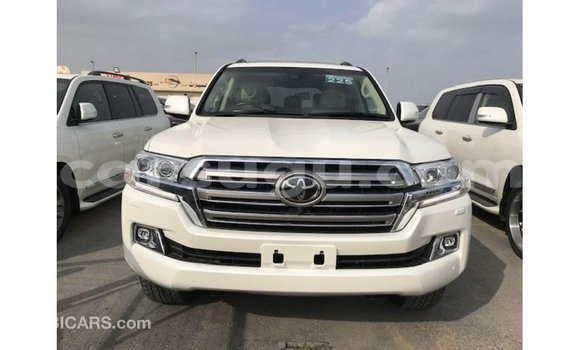 Sayi Imported Toyota Land Cruiser White Mota in Import - Dubai a Burkina Faso Sayi Imported Toyota Land Cruiser White Mota in Import - Dubai a Burkina Faso