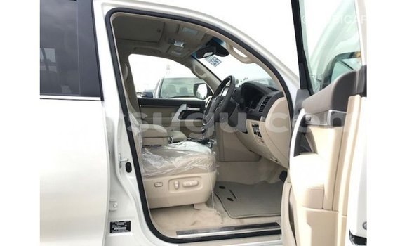 Sayi Imported Toyota Land Cruiser White Mota in Import - Dubai a Burkina Faso Sayi Imported Toyota Land Cruiser White Mota in Import - Dubai a Burkina Faso