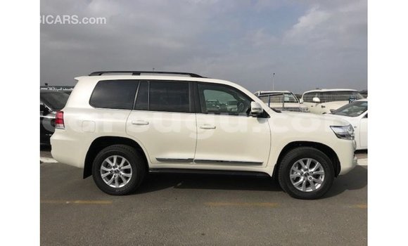 Sayi Imported Toyota Land Cruiser White Mota in Import - Dubai a Burkina Faso Sayi Imported Toyota Land Cruiser White Mota in Import - Dubai a Burkina Faso