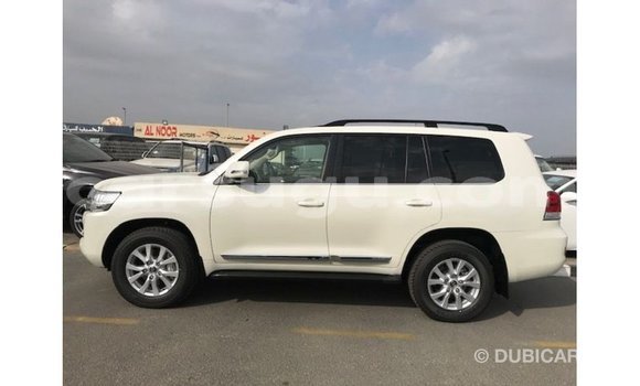 Sayi Imported Toyota Land Cruiser White Mota in Import - Dubai a Burkina Faso Sayi Imported Toyota Land Cruiser White Mota in Import - Dubai a Burkina Faso