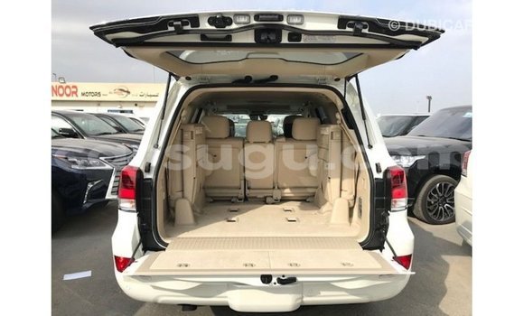 Sayi Imported Toyota Land Cruiser White Mota in Import - Dubai a Burkina Faso Sayi Imported Toyota Land Cruiser White Mota in Import - Dubai a Burkina Faso