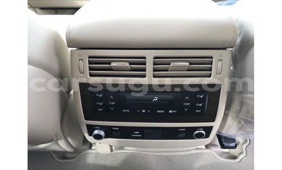Sayi Imported Toyota Land Cruiser White Mota in Import - Dubai a Burkina Faso Sayi Imported Toyota Land Cruiser White Mota in Import - Dubai a Burkina Faso