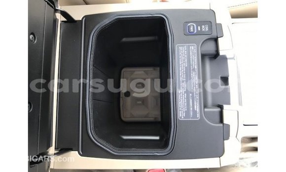 Sayi Imported Toyota Land Cruiser White Mota in Import - Dubai a Burkina Faso Sayi Imported Toyota Land Cruiser White Mota in Import - Dubai a Burkina Faso