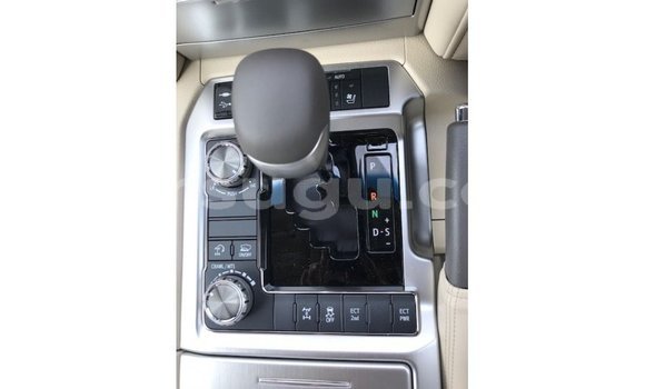 Sayi Imported Toyota Land Cruiser White Mota in Import - Dubai a Burkina Faso Sayi Imported Toyota Land Cruiser White Mota in Import - Dubai a Burkina Faso