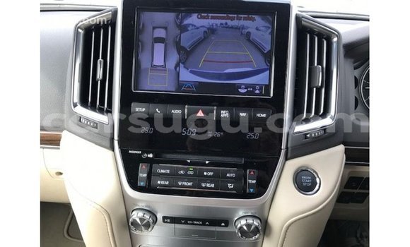 Sayi Imported Toyota Land Cruiser White Mota in Import - Dubai a Burkina Faso Sayi Imported Toyota Land Cruiser White Mota in Import - Dubai a Burkina Faso