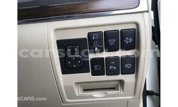 Sayi Imported Toyota Land Cruiser White Mota in Import - Dubai a Burkina Faso Sayi Imported Toyota Land Cruiser White Mota in Import - Dubai a Burkina Faso