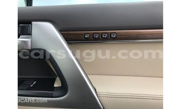 Sayi Imported Toyota Land Cruiser White Mota in Import - Dubai a Burkina Faso Sayi Imported Toyota Land Cruiser White Mota in Import - Dubai a Burkina Faso