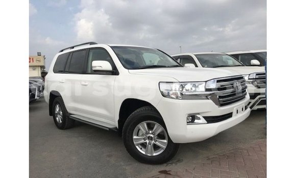 Sayi Imported Toyota Land Cruiser White Mota in Import - Dubai a Burkina Faso Sayi Imported Toyota Land Cruiser White Mota in Import - Dubai a Burkina Faso