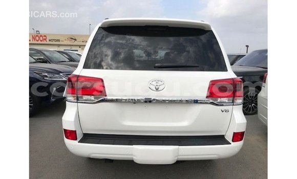 Sayi Imported Toyota Land Cruiser White Mota in Import - Dubai a Burkina Faso Sayi Imported Toyota Land Cruiser White Mota in Import - Dubai a Burkina Faso