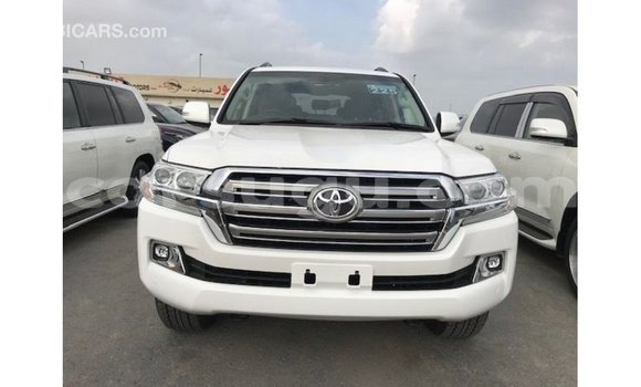 Sayi Imported Toyota Land Cruiser White Mota in Import - Dubai a Burkina Faso Sayi Imported Toyota Land Cruiser White Mota in Import - Dubai a Burkina Faso
