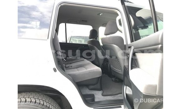 Sayi Imported Toyota Land Cruiser White Mota in Import - Dubai a Burkina Faso Sayi Imported Toyota Land Cruiser White Mota in Import - Dubai a Burkina Faso